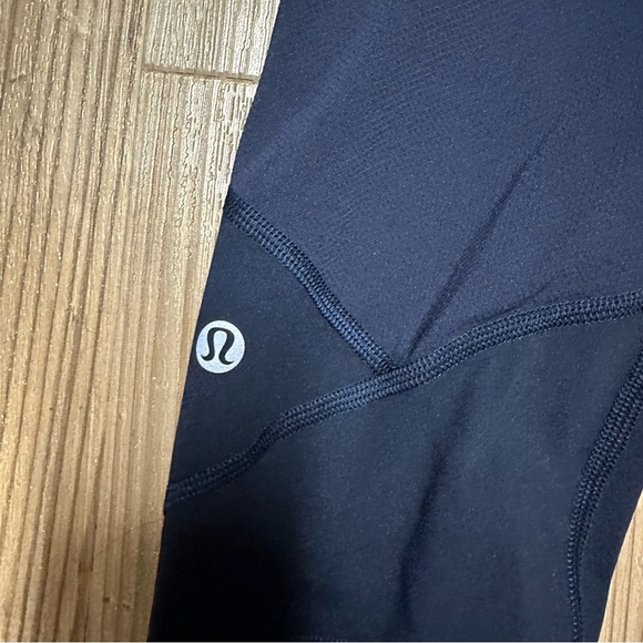 Lululemon cropped leggings - Picture 2 of 8